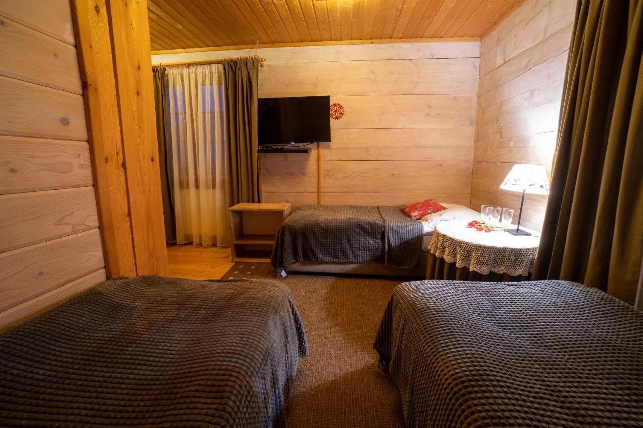 Gosciniec Debowa Gazdowka Bed & Breakfast Ustrzyki Dolne Ngoại thất bức ảnh