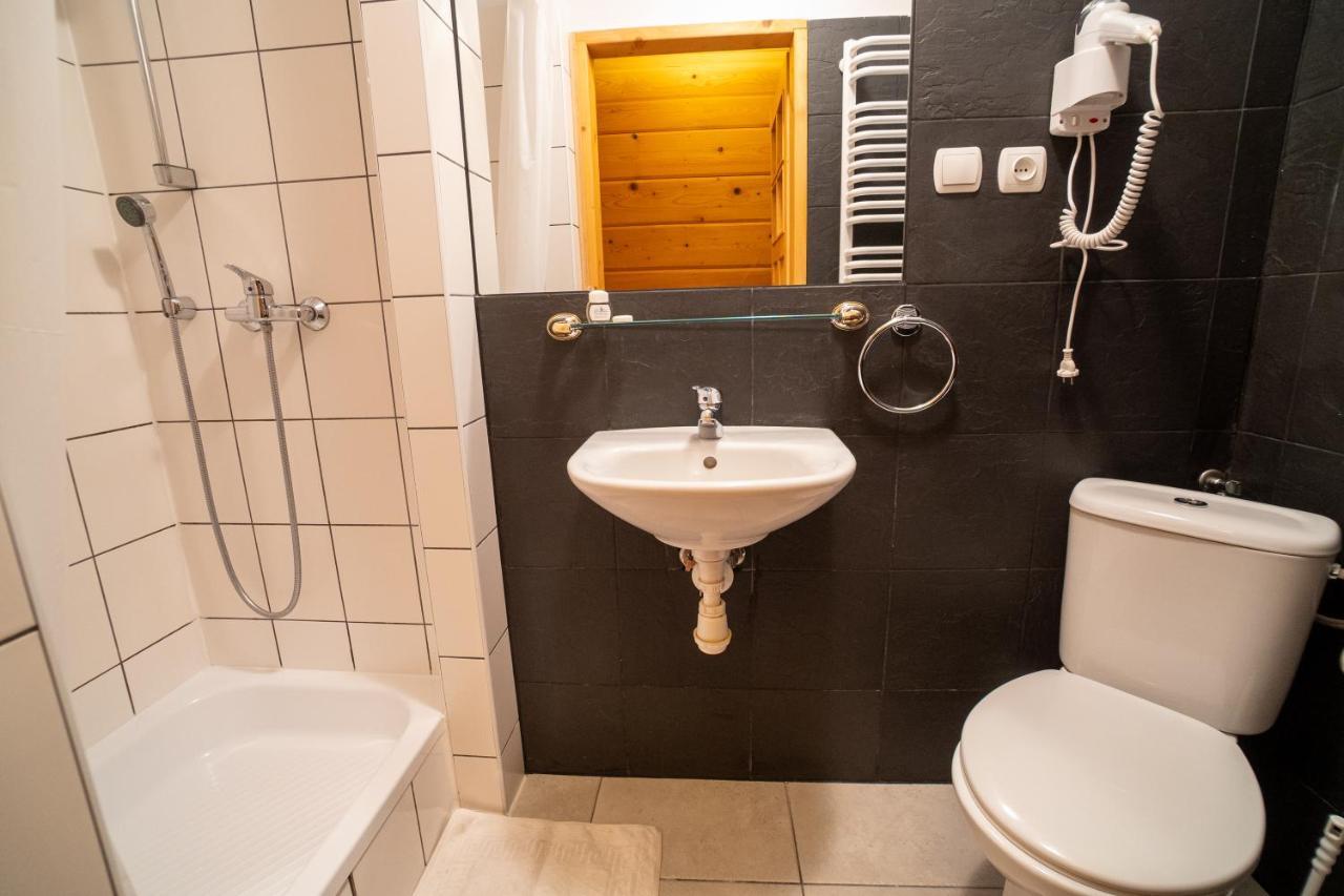 Gosciniec Debowa Gazdowka Bed & Breakfast Ustrzyki Dolne Ngoại thất bức ảnh