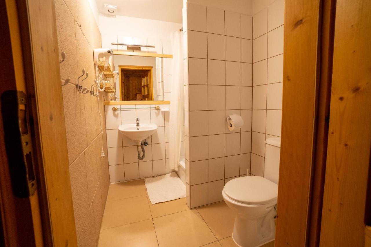 Gosciniec Debowa Gazdowka Bed & Breakfast Ustrzyki Dolne Ngoại thất bức ảnh