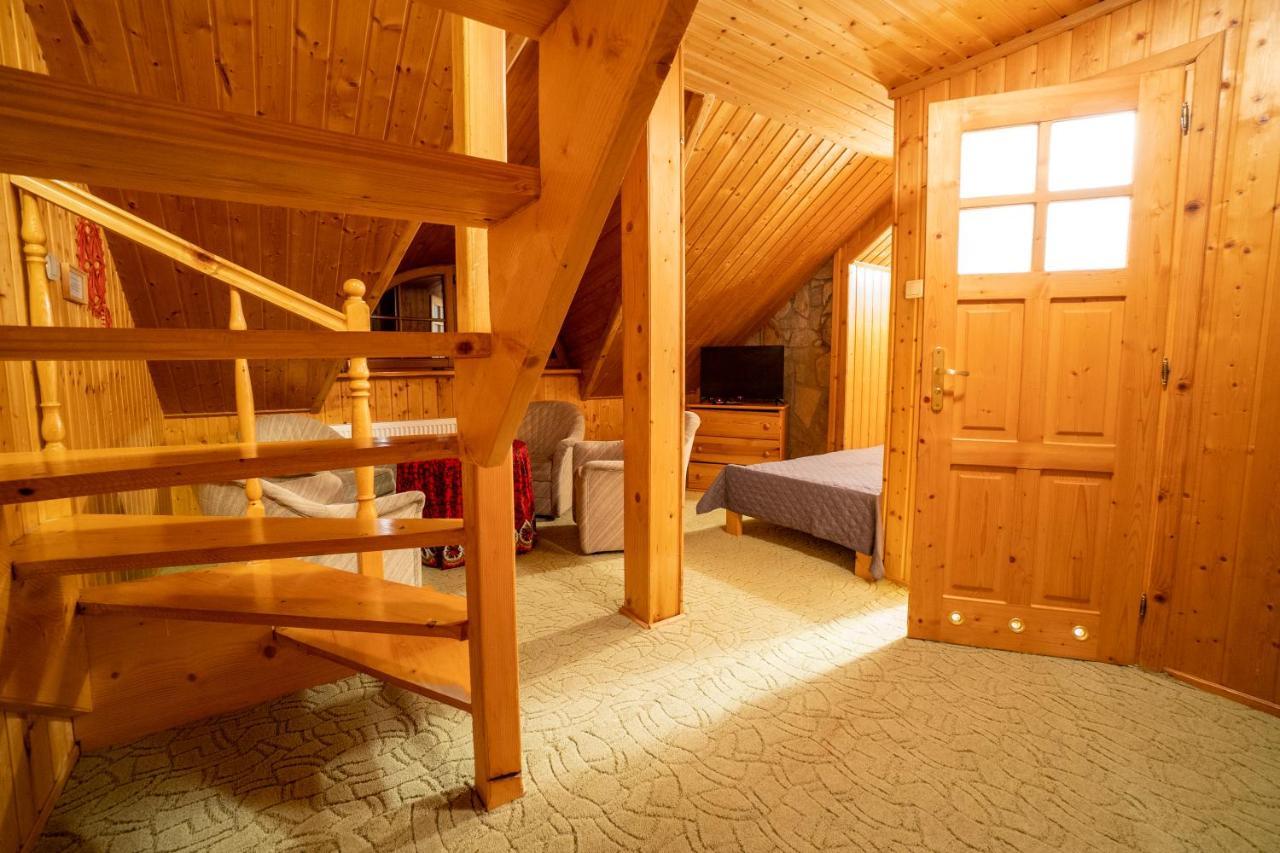Gosciniec Debowa Gazdowka Bed & Breakfast Ustrzyki Dolne Ngoại thất bức ảnh