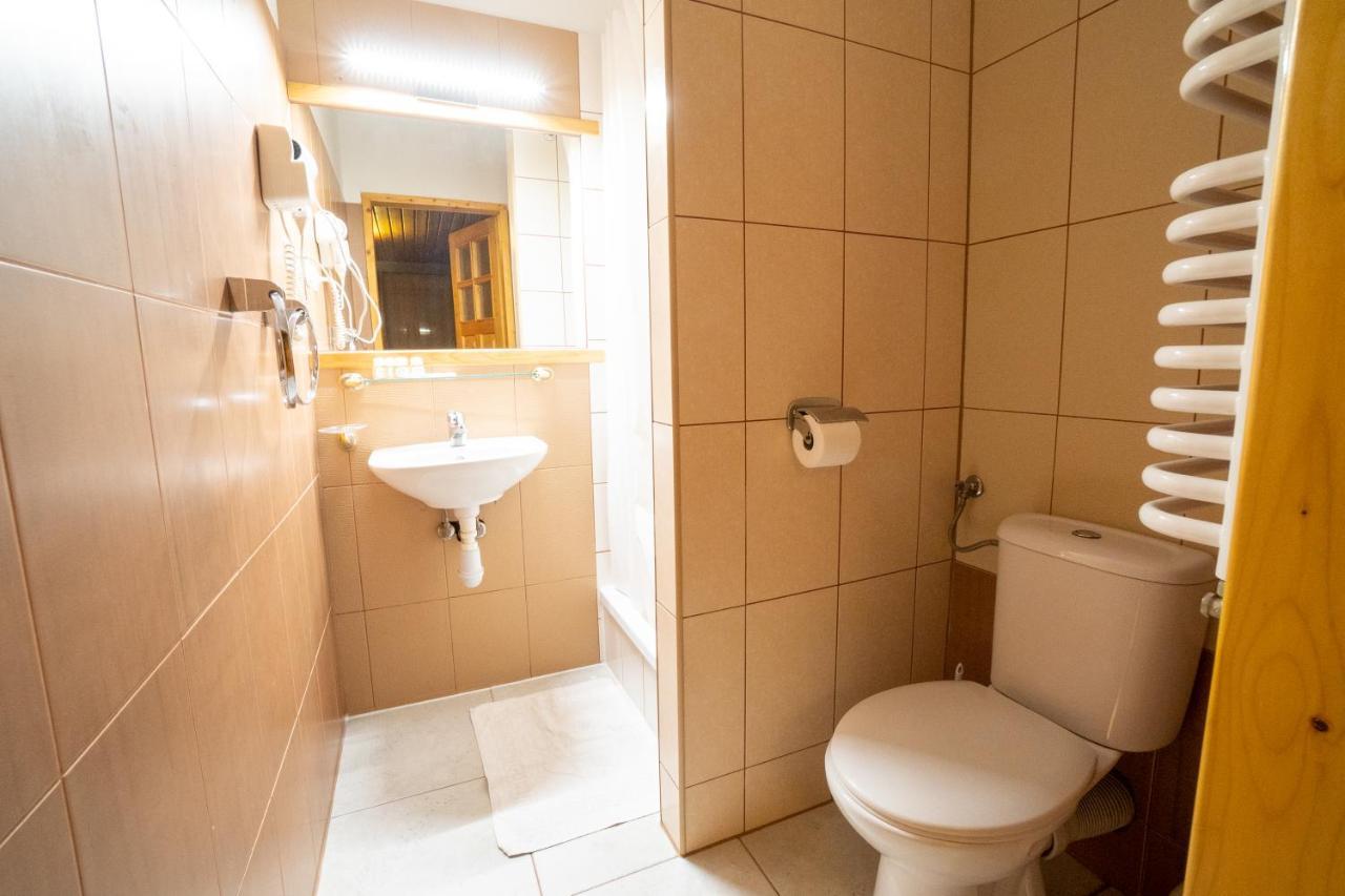 Gosciniec Debowa Gazdowka Bed & Breakfast Ustrzyki Dolne Ngoại thất bức ảnh